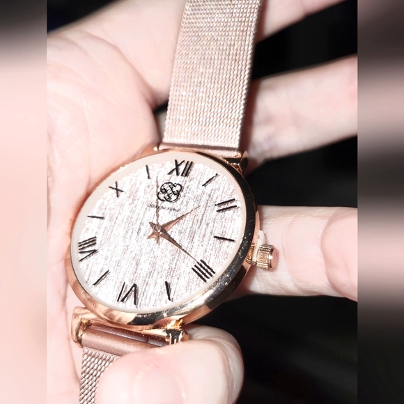 💝 2/$35 💝new Daisy Fuentes watch not worn and snowflakes necklace - Picture 1 of 5